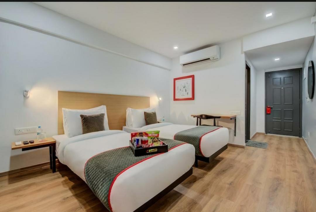 Hotel Town Plaza Pune Exterior foto
